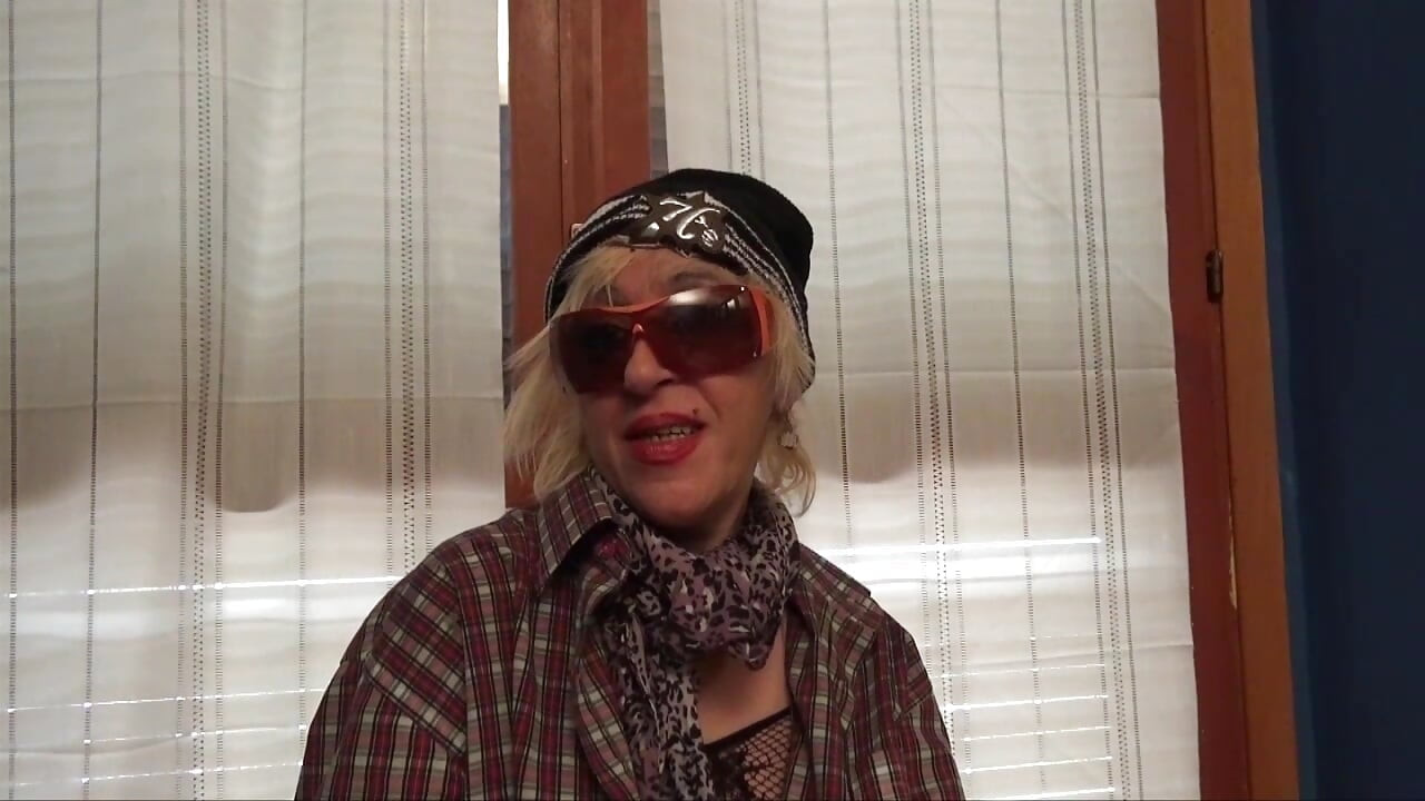 Italian Slut Playing the Flute of Two Horny Men