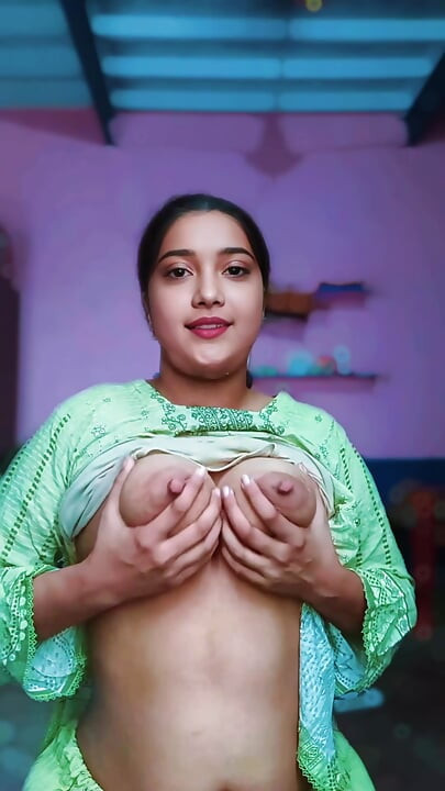 Reels Girls Nude showing for ex bf before her wedding horny Girl fingering tight pussy masterbathing