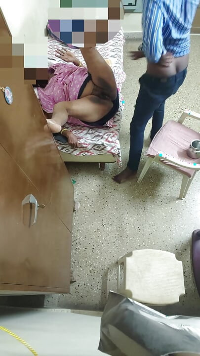 Kamyon şoförü yol kenarındaki teyzeyi çok zor sikiyor