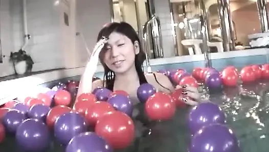 Havuzda Japon oturumu