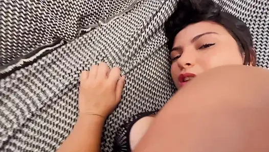 Я ел задницу этой горячей брюнетки, пока не кончил