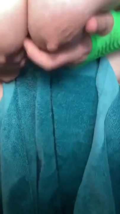 صراخ يئن هزات الجماع تحفيز كس بالعصا