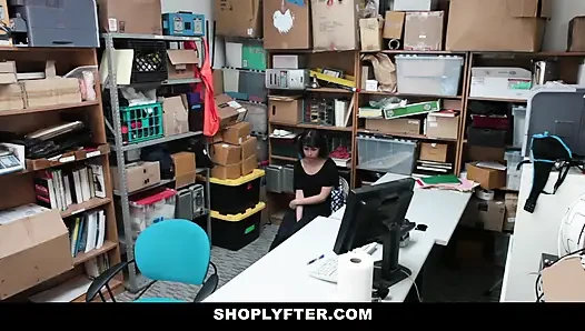 Shy Teen Penelope Reed Pounding the Security to Avoid Fine
