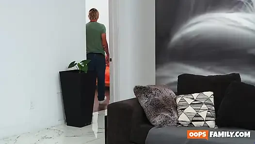 Stiefbruer und ich spielten ein xxx spiel von XXX mit unserer blonden, dünnen stiefschwester - der größte familien-porno!