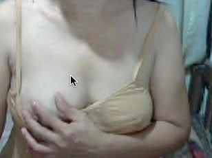 Asiatische Stiefmutter 55 vor der Webcam