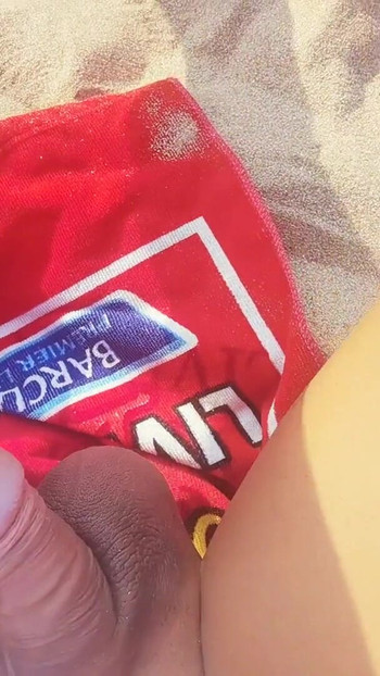 Spektakularan trenutak iz "Dečko svrši bez ruku na nudističkoj plaži"