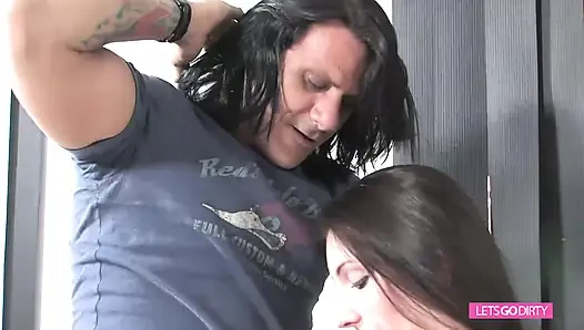 Deepthroating und gangbang 2 szenen in 1
