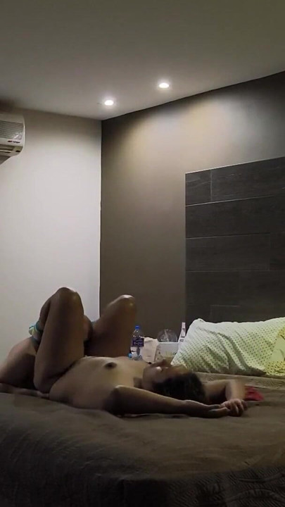 Motel uitje 2 mijn vriendin behaagt me | Clip 1