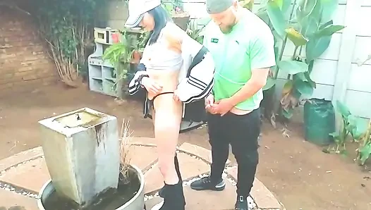 Наслаждаясь домохозяйкой. По соседству