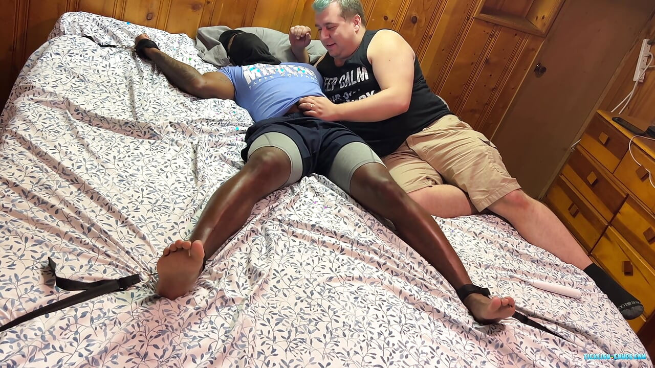 Elijah Digelitik di St. Louis