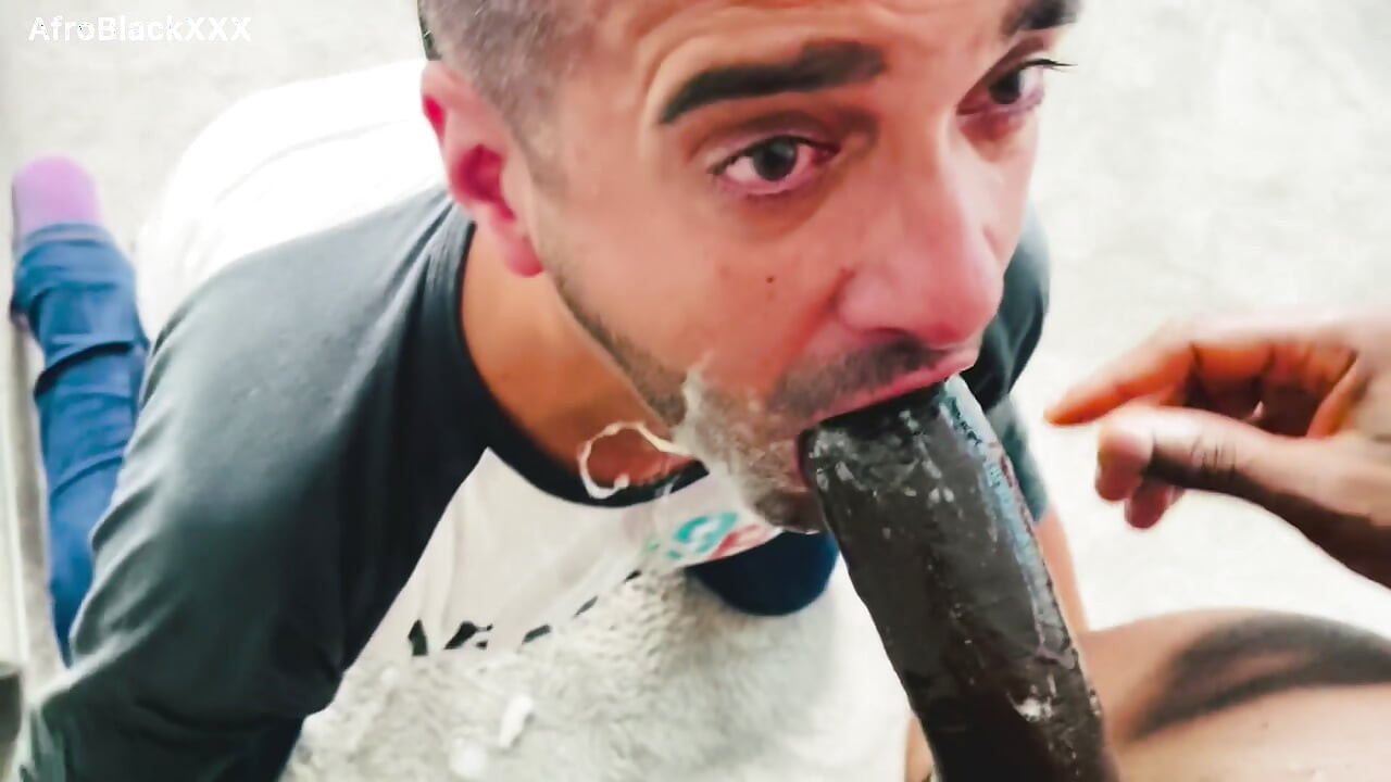 Afroblackxxx Gives Merciless Oral to Deepthroatxxxxl