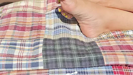 We need an nice cock to slide between our soles while we play footsie