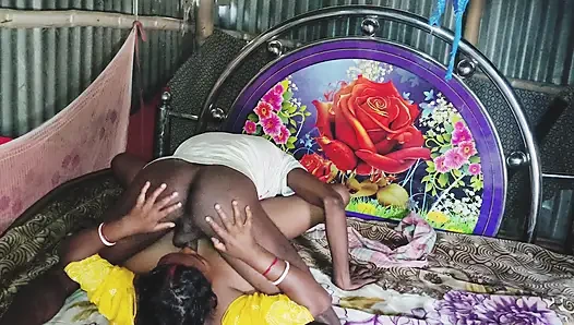 Desi housewife ki chut ke Pani nikala