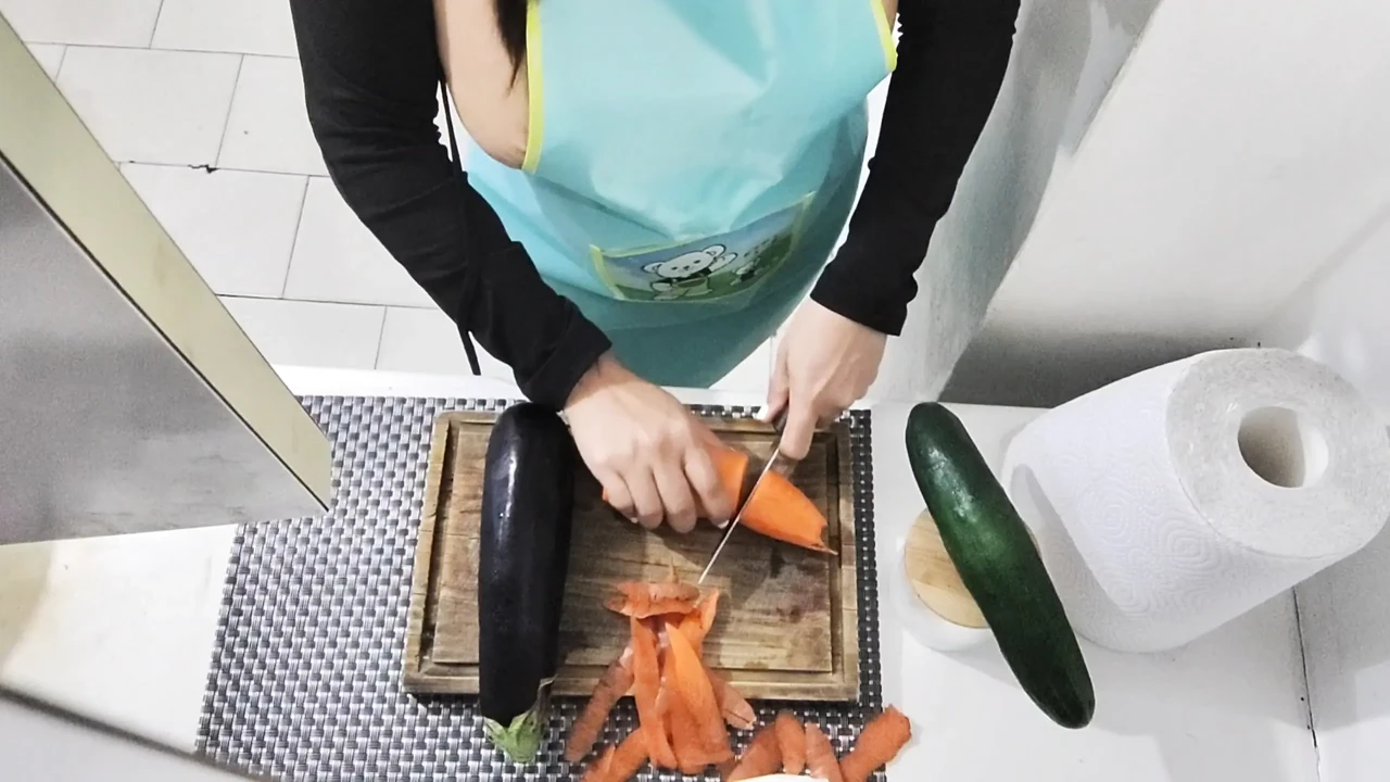 I shove a huge cucumber up my hungry asshole - Fetish
