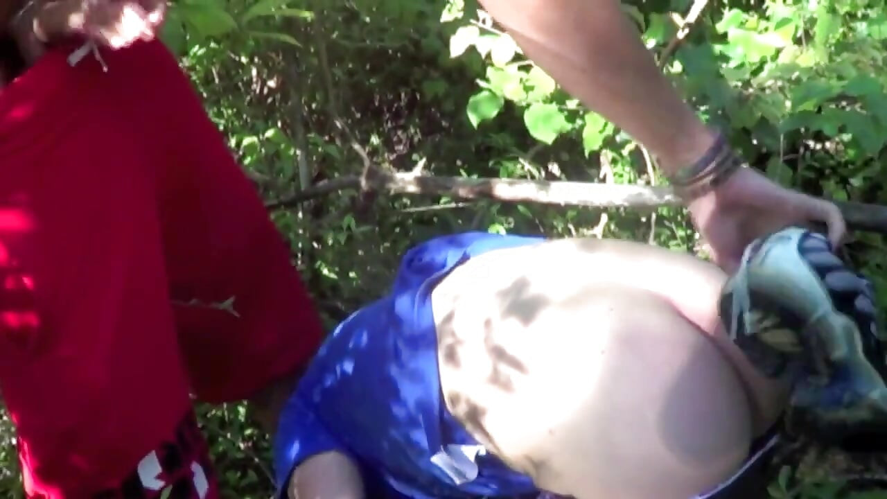 Snekaer submission in forest cruising by badboy