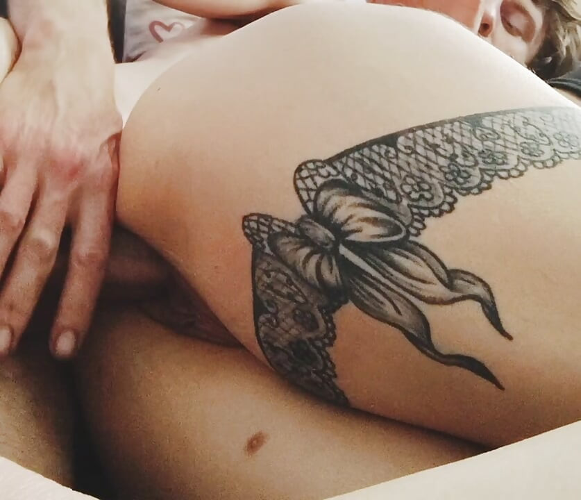 Fute-mi fata tatuată sexy