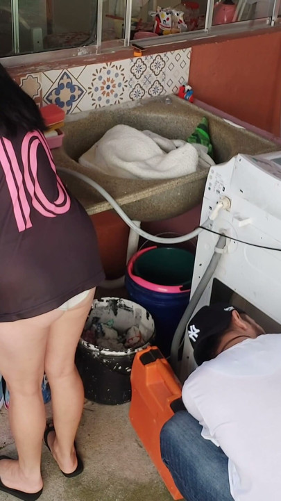 hotwife receives washing machine technician while the cuckold is at work | Clip 1