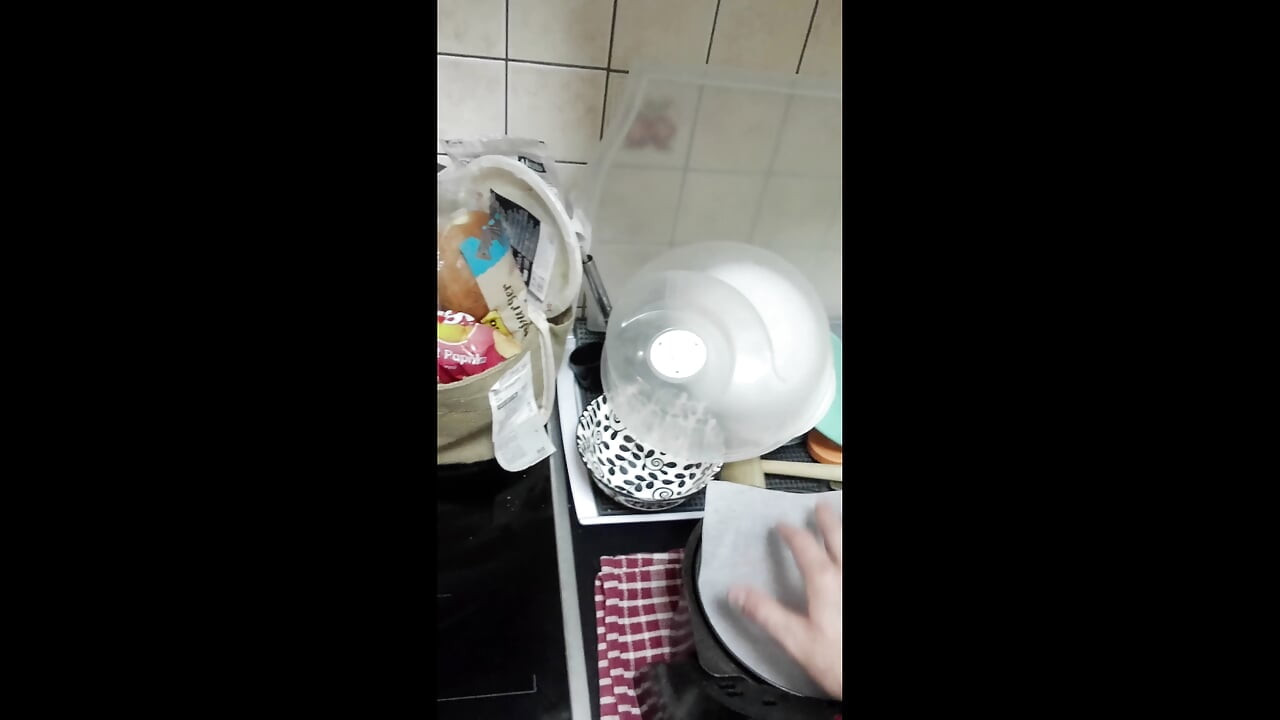 işten eve geldikten sonra vücut geliştirmeci üvey annemle büyük bir sikiştim.