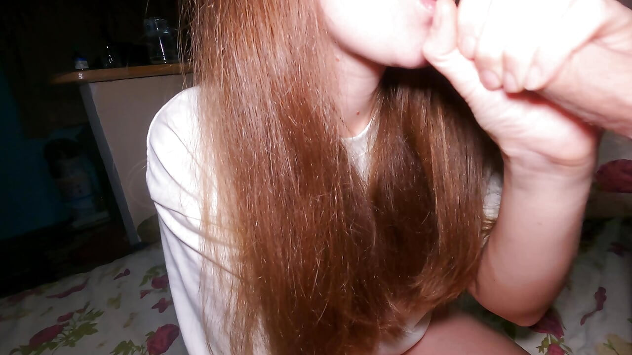 Üvey kız kardeş, minik göğüslerine boşalmayı seviyorum!