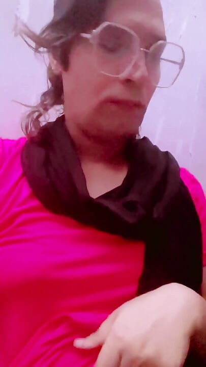 سیسی وقتی تنها است چیکار می کند