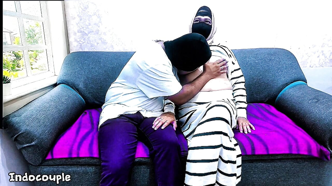 Adik ipar berhijab suka memeknya dimainin sama saudara tirinya sendiri