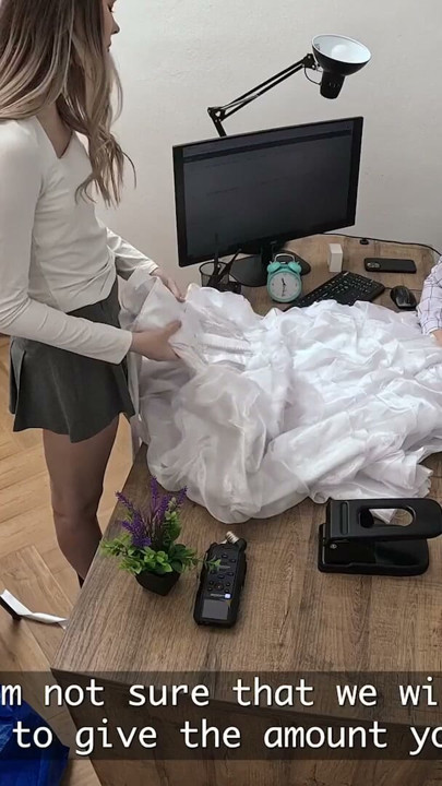 LOAN4K. 18歲俄羅斯學生展現性感技巧來取得貸款 | Clip 1