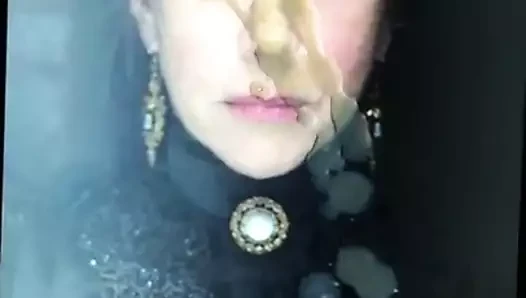 Helen Mirren boşalıyor