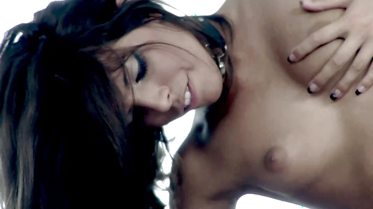 Extremer sex für eine fetisch-schlampe mit atemberaubendem körper