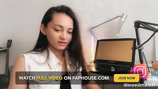 Ciuman Lesbian Pertama Saya