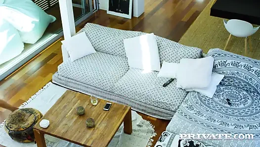 Anya Krey und Scarlet genießen echtes schwarzes fleisch