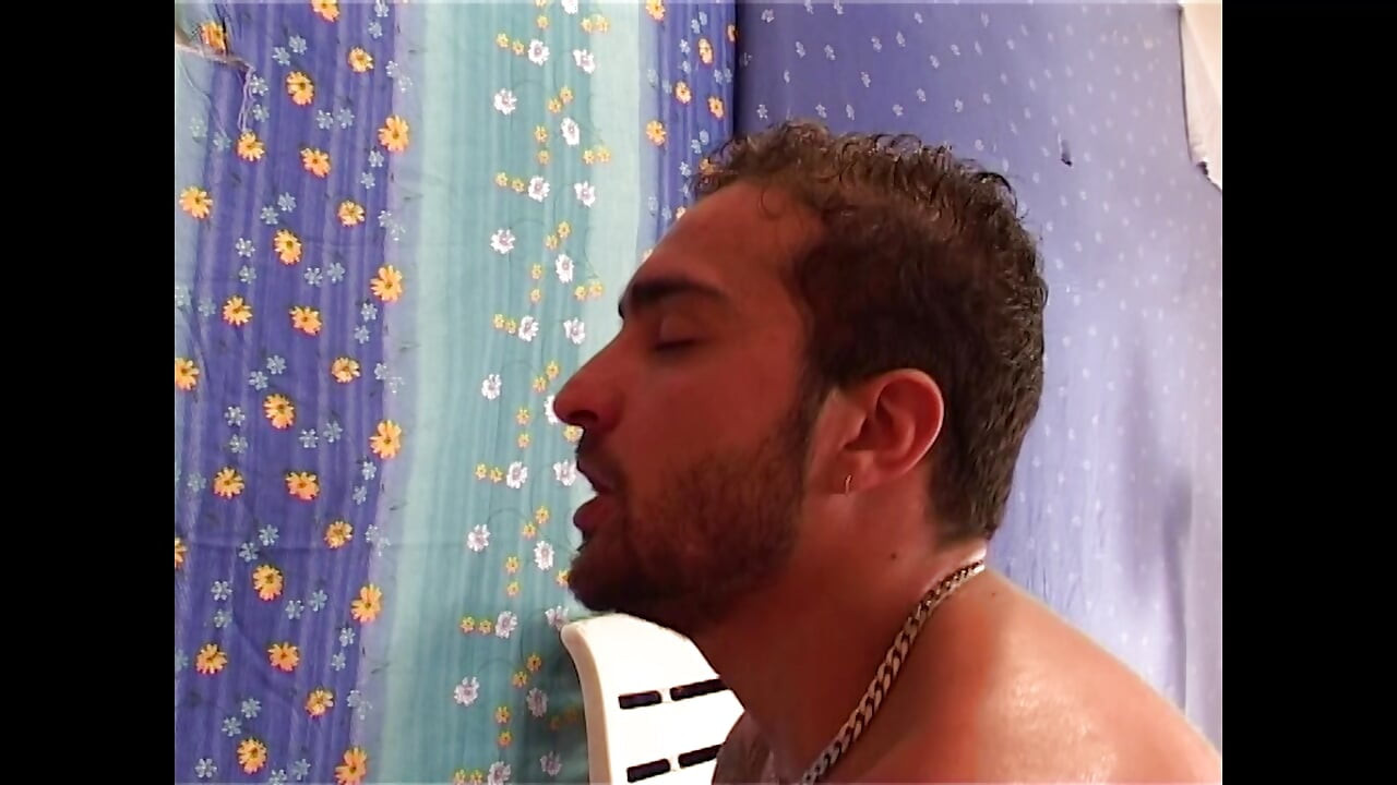 Lelaki muda dengan wanita gemuk tua yang suka menjilat lubang pantat