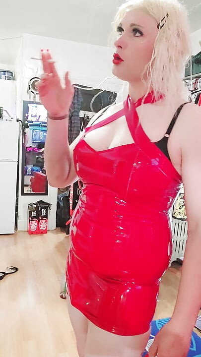 Hot Latex Smoking Kylie Rey