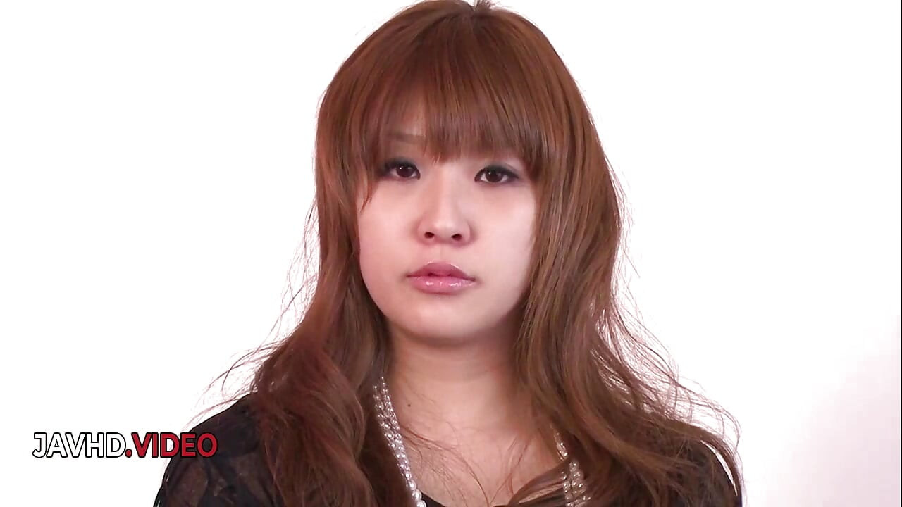 Rinka Aiuchi se destaca em sexo a três asiático com boquete intenso e ação sexual hardcore