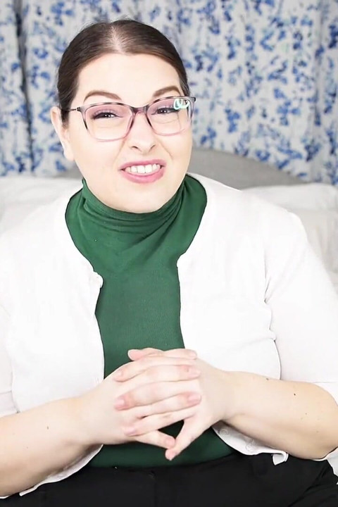 Tombul üvey anne azgın orta yaşlı seksi kadına dönüşüyor