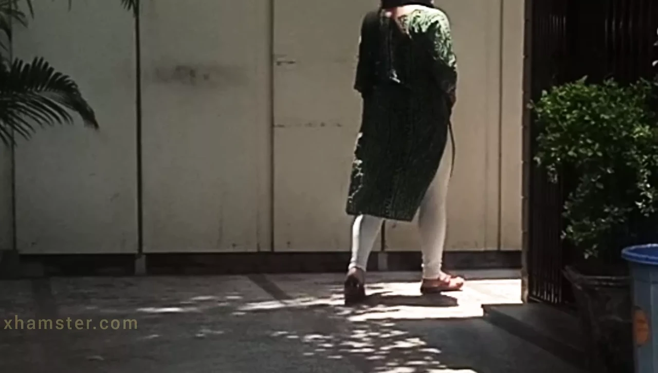 Sangeeta Goes To Unisex Public Toilet And Gets Hot Seeing Males Pissing There (Dirty Erotic Hindi Audio)