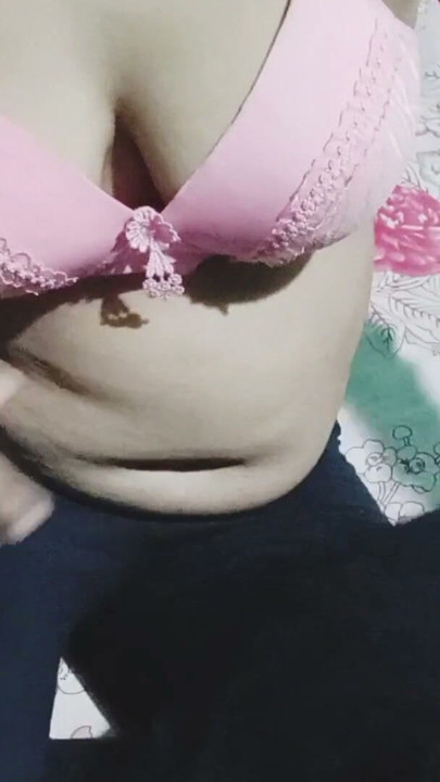 Hot Bhabhi Show her hot Boobs and pussy | Clip 1