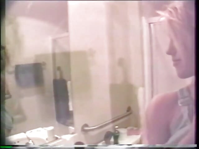 Randy babe dildo fucking her cunt in bed after stripping down (Video has no audio but music)