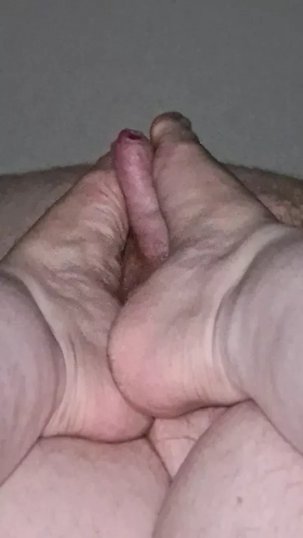 Chubby Bbw giving footjob