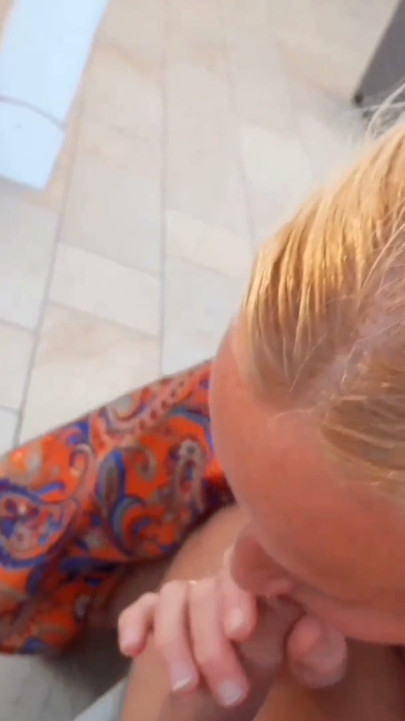 Selena's spontaneous outdoor oral pleasure | Clip 1