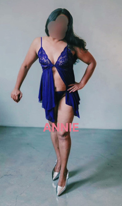 Annie Lisa Strip Show