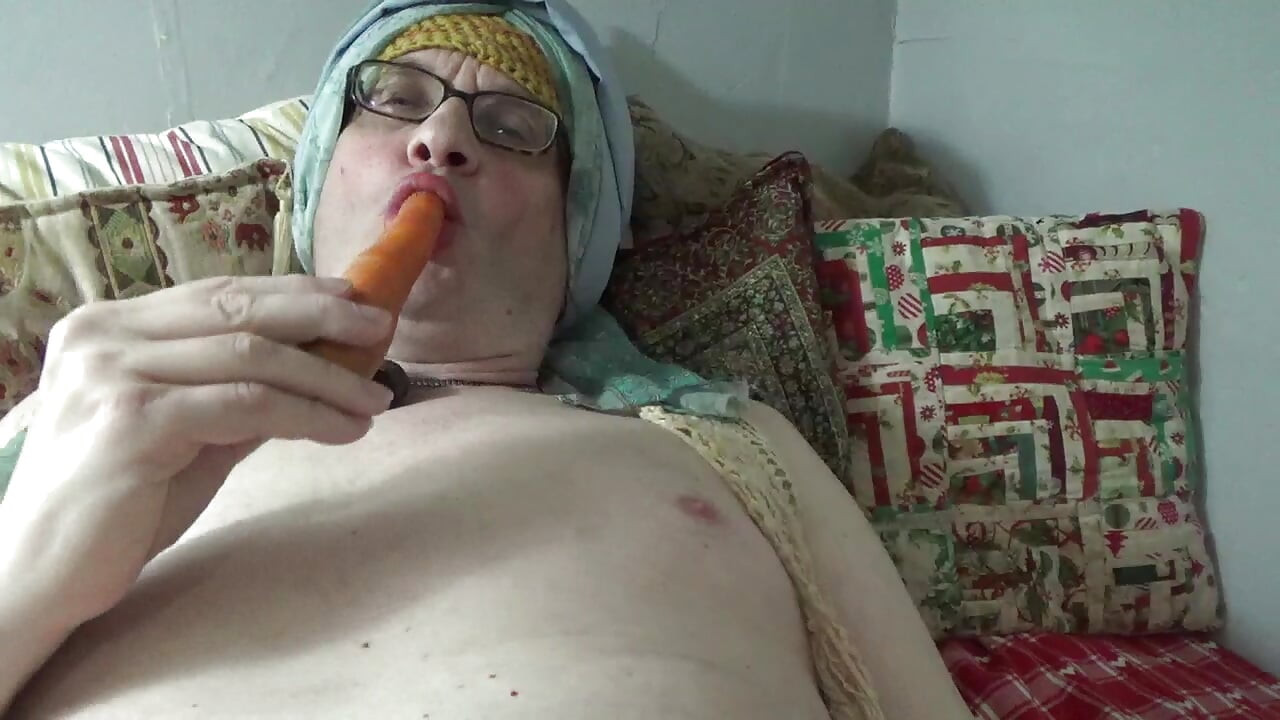 Chubby housewife Serge Ave-Lusin.2026e