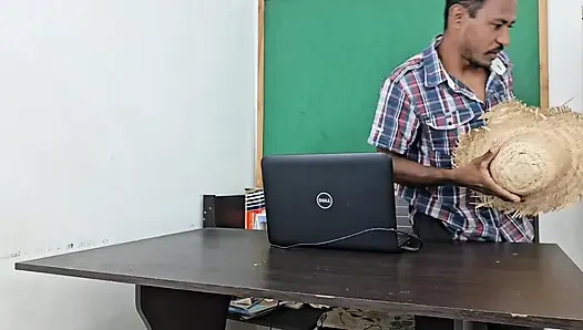Kampta peofessorinha'nın küçük ayağını siktiğimi hayal ettim