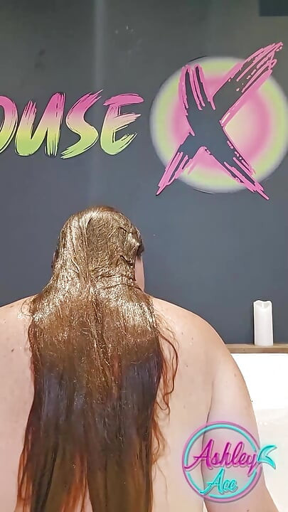 Ashley Turns Her Bath Hair Wash Into Toy Play