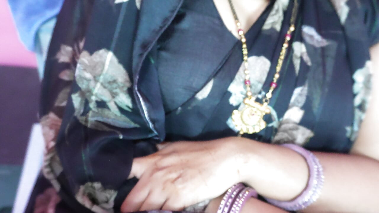 Sasur Bhahu Romances Batey Dono Ke Rangarliya Mante Hue Full Video and Hindi Audio