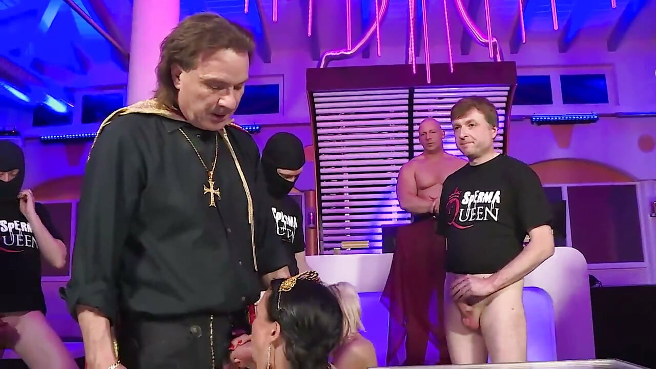Wild orgy for sexy bitches in love