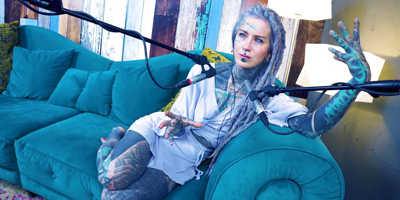 Jeg taler om S - Shame - ASMR podcast SFW taler goth tynd pige dreadlocks tatovering model blæk pige