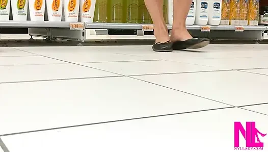 Cewek sange ini lagi asik footplay dan pria kulit hitam di toko roti bokep