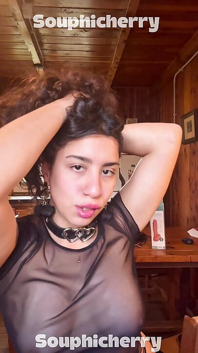 Napaljena latina u čistom vrhu - meko BDSM samo spenkovanje