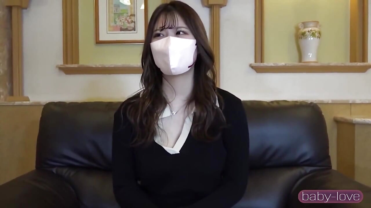 Den barmfagre G Cup Gyaru ankommer, og hendes vilde kurver stjæler kontrollen, mens natten går over i creampie-vanvid