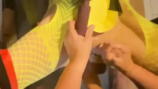 Sissy "D" wird auf der Liebesschaukel behandelt - Teil 3 von 3